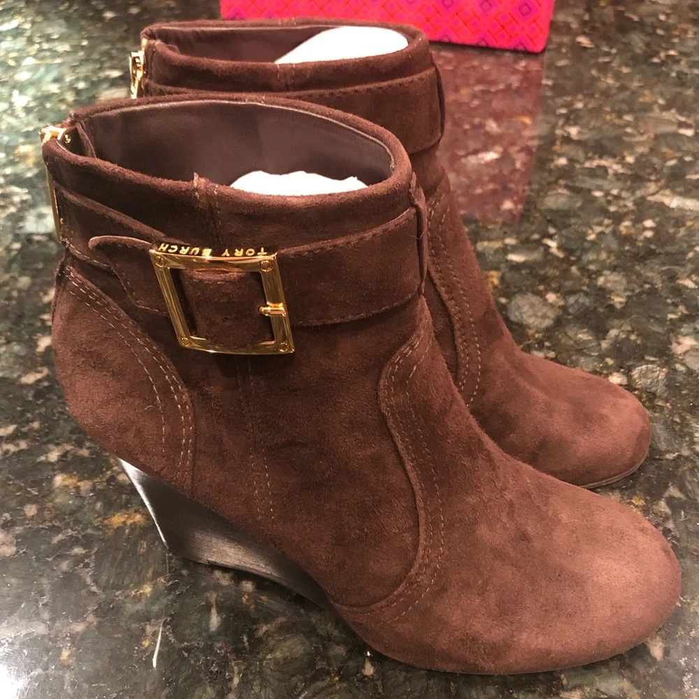 HP! Tory Burch booties in Coconut brown suede and gold buckles. Size 8.5.